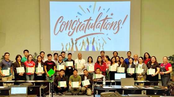 The 26 collaborators receive their certificates after completing the 3-day training on EBS